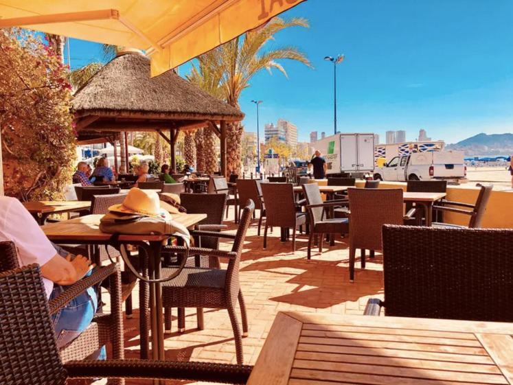 Luxurioeses Apartment In Benidorm Mit Pool المظهر الخارجي الصورة